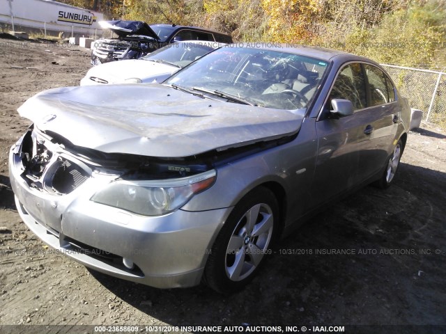 WBANF73546CG68735 - 2006 BMW 530 XI GRAY photo 2