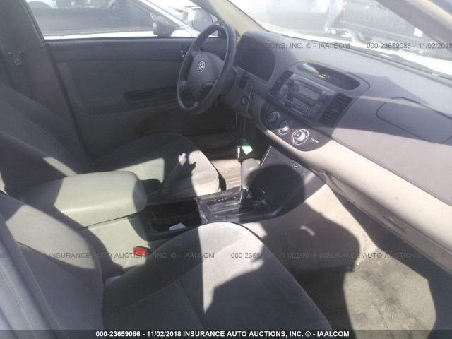 4T1BF30K46U630627 - 2006 TOYOTA CAMRY LE/XLE/SE WHITE photo 5