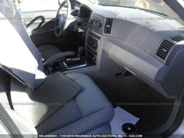 1J4GS48K05C681587 - 2005 JEEP GRAND CHEROKEE LAREDO/COLUMBIA/FREEDOM 银色 照片 5