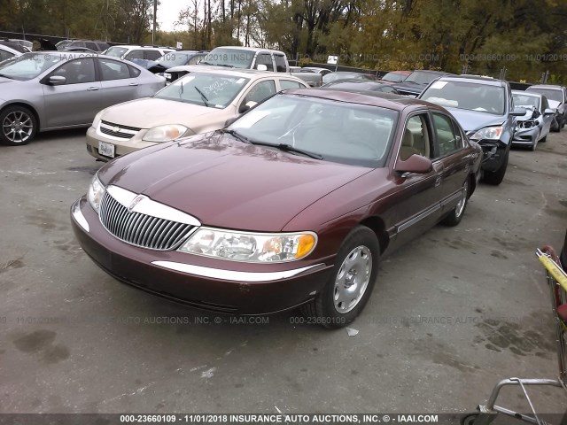 1LNHM97V22Y636478 - 2002 LINCOLN CONTINENTAL  BURGUNDY photo 2