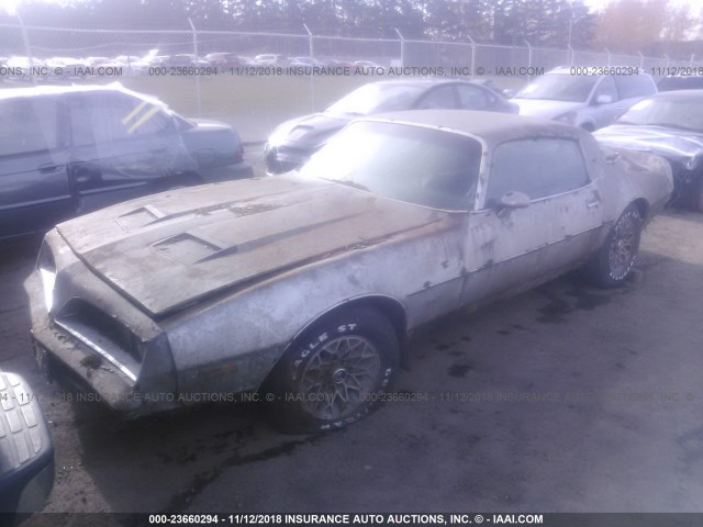 2U87P7N214925 - 1977 PONTIAC FIRE BIRD FORMULA  SILVER photo 2