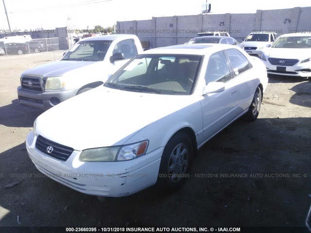 JT2BF28K0X0200369 - 1999 TOYOTA CAMRY LE/XLE 白色 照片 2