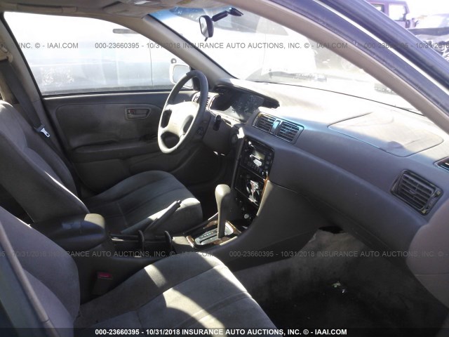 JT2BF28K0X0200369 - 1999 TOYOTA CAMRY LE/XLE 白色 照片 5
