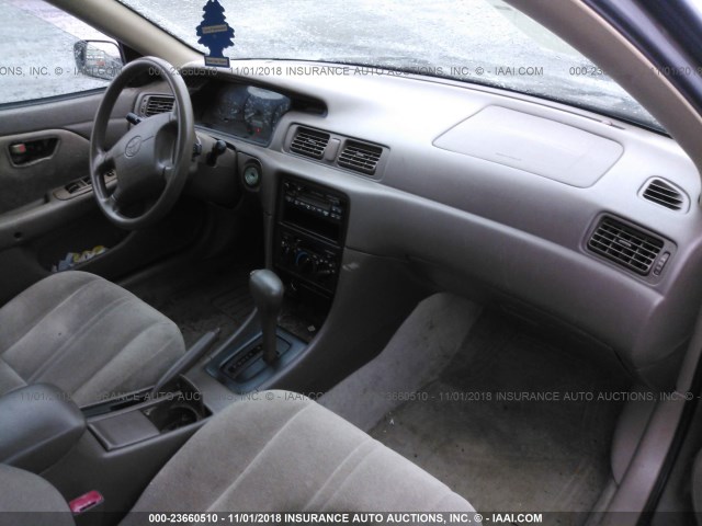 4T1BG22K0XU424808 - 1999 TOYOTA CAMRY CE/LE/XLE 米色 照片 5