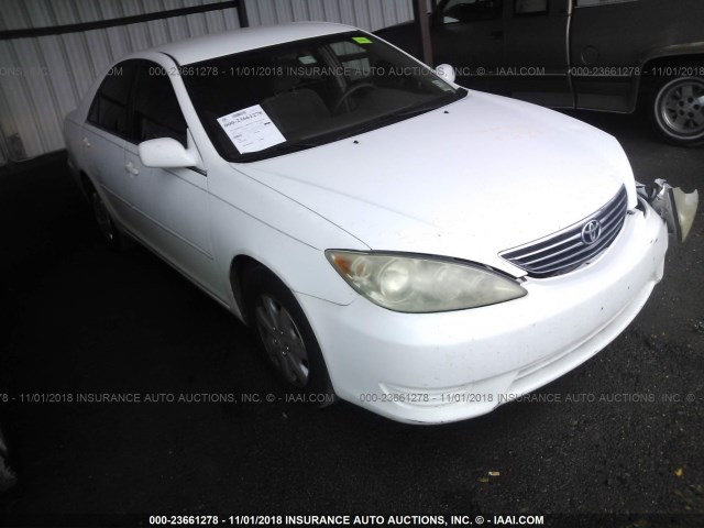 4T1BE32K05U611152 - 2005 TOYOTA CAMRY LE/XLE/SE WHITE photo 3
