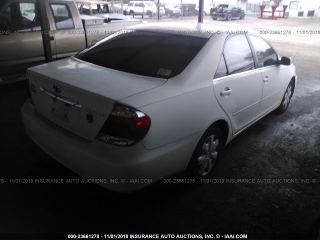 4T1BE32K05U611152 - 2005 TOYOTA CAMRY LE/XLE/SE WHITE photo 4