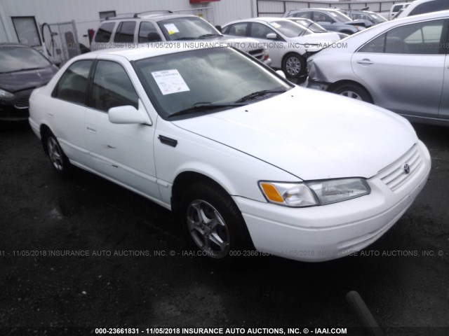 JT2BG22K6W0175031 - 1998 TOYOTA CAMRY CE/LE/XLE 白色 照片 1