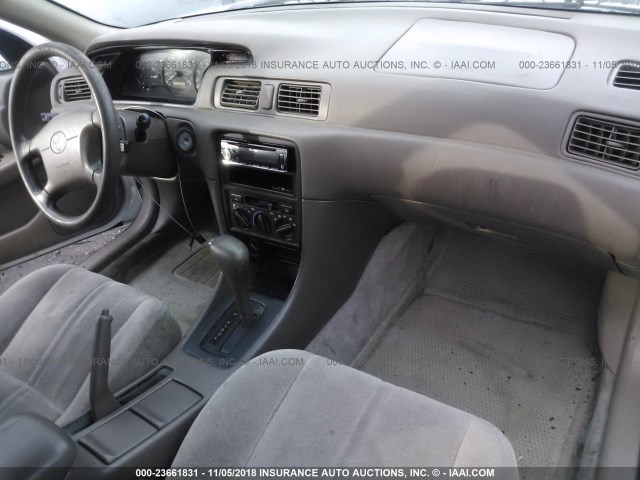 JT2BG22K6W0175031 - 1998 TOYOTA CAMRY CE/LE/XLE 白色 照片 5
