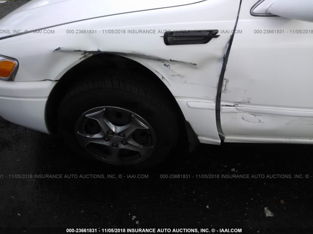 JT2BG22K6W0175031 - 1998 TOYOTA CAMRY CE/LE/XLE 白色 照片 6