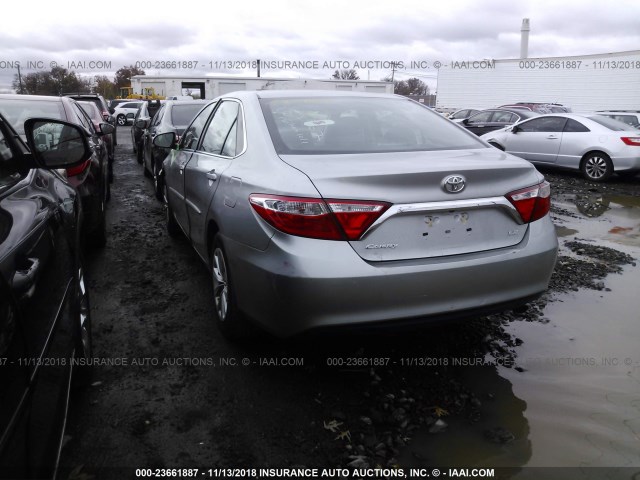 4T1BF1FK2HU667707 - 2017 TOYOTA CAMRY LE/XLE/SE/XSE 银色 照片 3