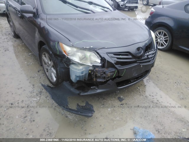 4T4BE46K09R066999 - 2009 TOYOTA CAMRY SE/LE/XLE ნაცრისფერი ფოტო 6