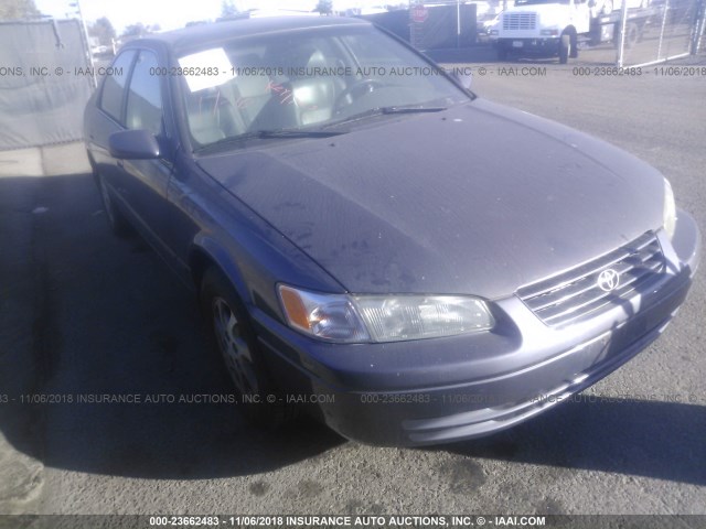 4T1BF28K3WU926818 - 1998 TOYOTA CAMRY CE/LE/XLE 灰色 照片 1