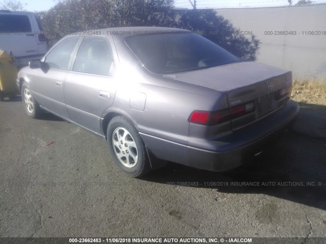 4T1BF28K3WU926818 - 1998 TOYOTA CAMRY CE/LE/XLE 灰色 照片 3