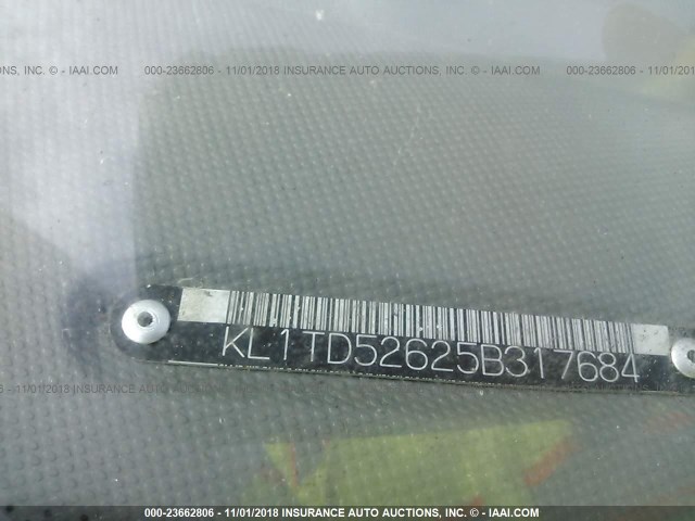 KL1TD52625B317684 - 2005 CHEVROLET AVEO LS BLACK photo 9