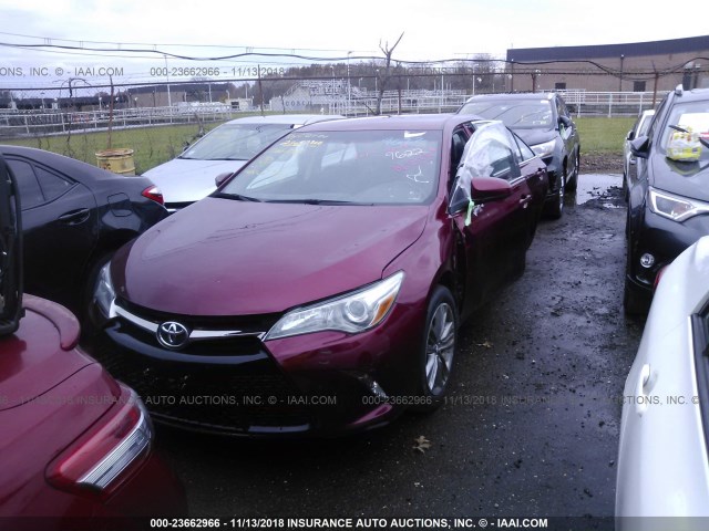 4T1BF1FKXHU749622 - 2017 TOYOTA CAMRY LE/XLE/SE/XSE RED photo 6
