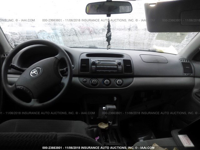 4T1BE30K25U981280 - 2005 TOYOTA CAMRY LE/XLE/SE 灰色 照片 5