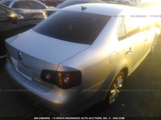 3VWRL8AJ0AM020524 - 2010 VOLKSWAGEN JETTA TDI SILVER photo 4