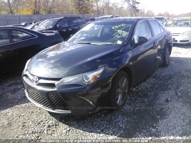 4T1BF1FK9GU187565 - 2016 TOYOTA CAMRY LE/XLE/SE/XSE 海军蓝 照片 2