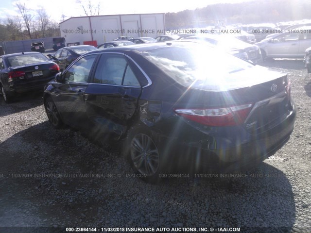 4T1BF1FK9GU187565 - 2016 TOYOTA CAMRY LE/XLE/SE/XSE 海军蓝 照片 3