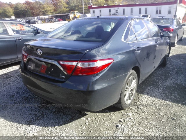 4T1BF1FK9GU187565 - 2016 TOYOTA CAMRY LE/XLE/SE/XSE 海军蓝 照片 4