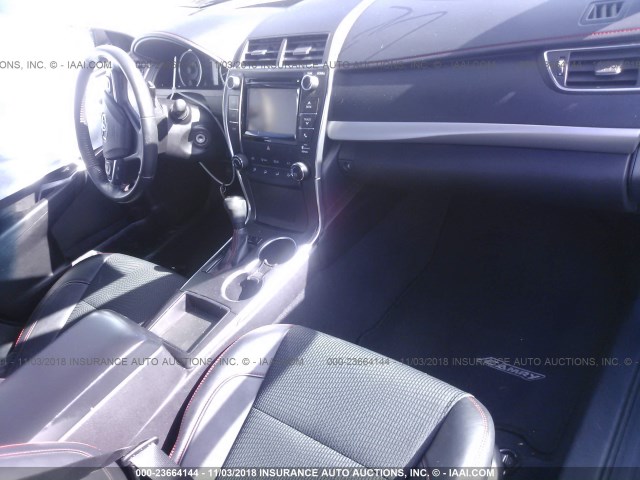 4T1BF1FK9GU187565 - 2016 TOYOTA CAMRY LE/XLE/SE/XSE 海军蓝 照片 5