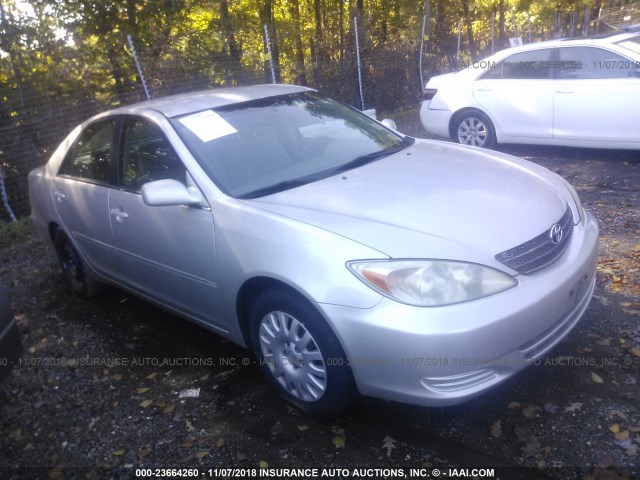 4T1BE32K22U560118 - 2002 TOYOTA CAMRY LE/XLE/SE SILVER photo 1