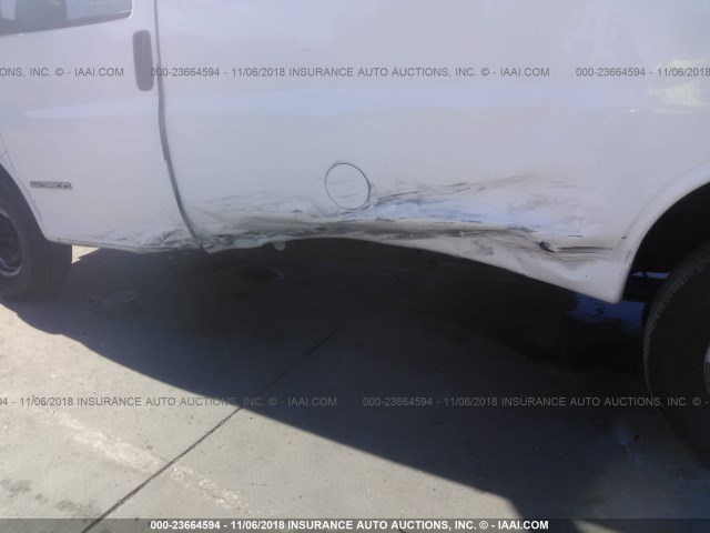 1GTHG35R6Y1231580 - 2000 GMC SAVANA G3500 WHITE photo 6