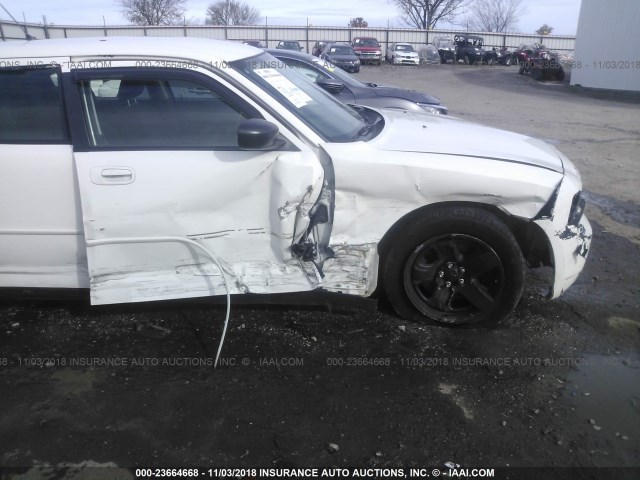 2B3KA43H58H285463 - 2008 DODGE CHARGER WHITE photo 6