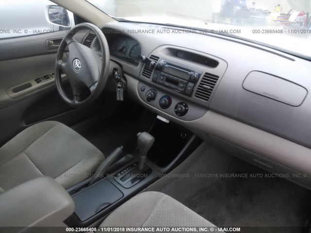 4T1BE32K22U018274 - 2002 TOYOTA CAMRY LE/XLE/SE 白色 照片 5