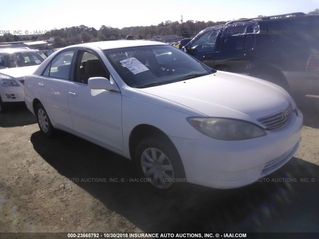 4T1BE32KX5U573607 - 2005 TOYOTA CAMRY LE/XLE/SE WHITE photo 1