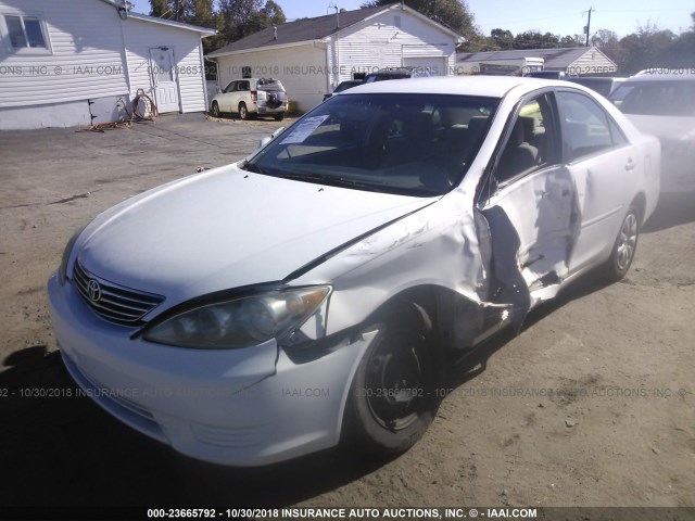 4T1BE32KX5U573607 - 2005 TOYOTA CAMRY LE/XLE/SE WHITE photo 2