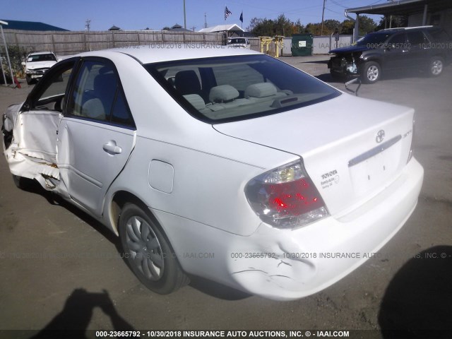 4T1BE32KX5U573607 - 2005 TOYOTA CAMRY LE/XLE/SE WHITE photo 3