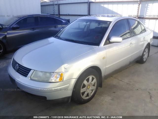 WVWPD63B1XE513077 - 1999 VOLKSWAGEN PASSAT GLX SILVER photo 2