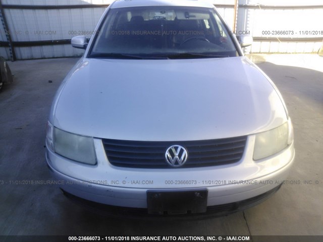 WVWPD63B1XE513077 - 1999 VOLKSWAGEN PASSAT GLX SILVER photo 6