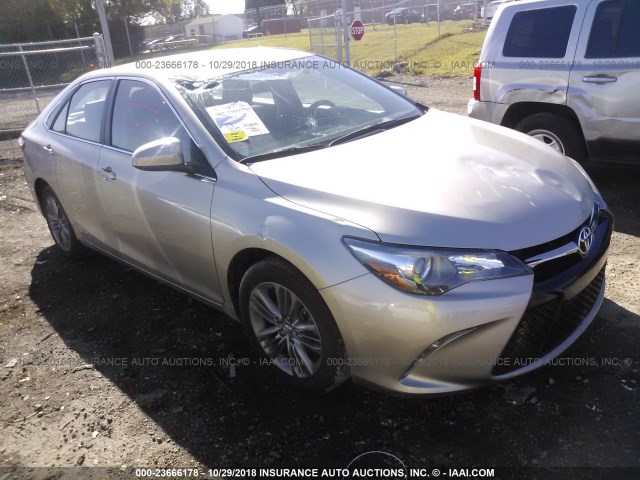 4T1BF1FKXGU243657 - 2016 TOYOTA CAMRY LE/XLE/SE/XSE 金色 照片 1