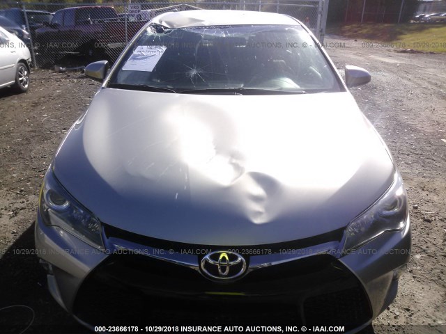 4T1BF1FKXGU243657 - 2016 TOYOTA CAMRY LE/XLE/SE/XSE 金色 照片 6