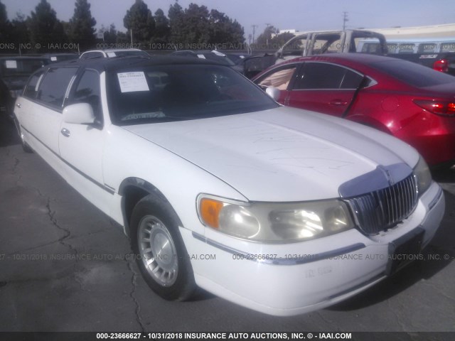 1L1FM81W1YY793772 - 2000 LINCOLN TOWN CAR EXECUTIVE WHITE photo 1