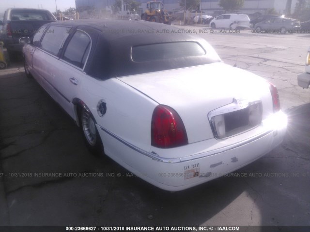 1L1FM81W1YY793772 - 2000 LINCOLN TOWN CAR EXECUTIVE WHITE photo 3