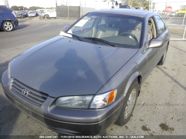 JT2BF28K7X0234941 - 1999 TOYOTA CAMRY LE/XLE 金色 照片 2