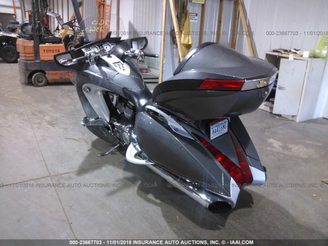 5VPSD36DX83007770 - 2008 VICTORY MOTORCYCLES VISION DELUXE SILVER photo 3