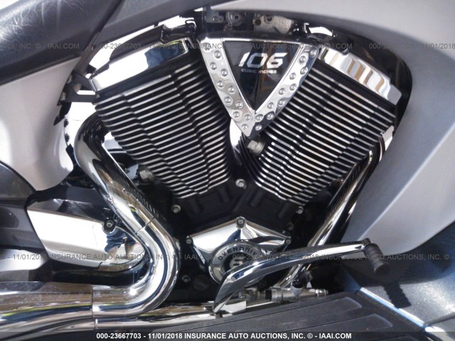 5VPSD36DX83007770 - 2008 VICTORY MOTORCYCLES VISION DELUXE SILVER photo 8