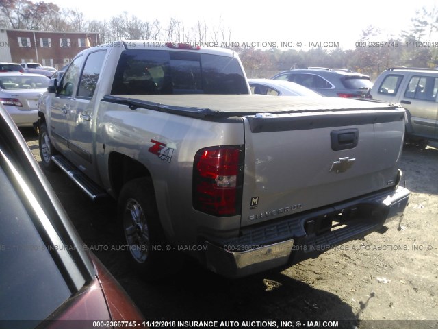 3GCEK13Y67G557296 - 2007 CHEVROLET SILVERADO K1500 CREW CAB GRAY photo 3