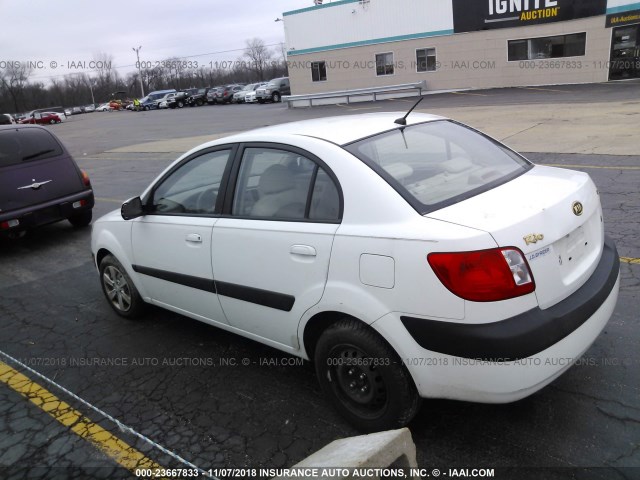 KNADE123286363082 - 2008 KIA RIO LX/SX WHITE photo 3