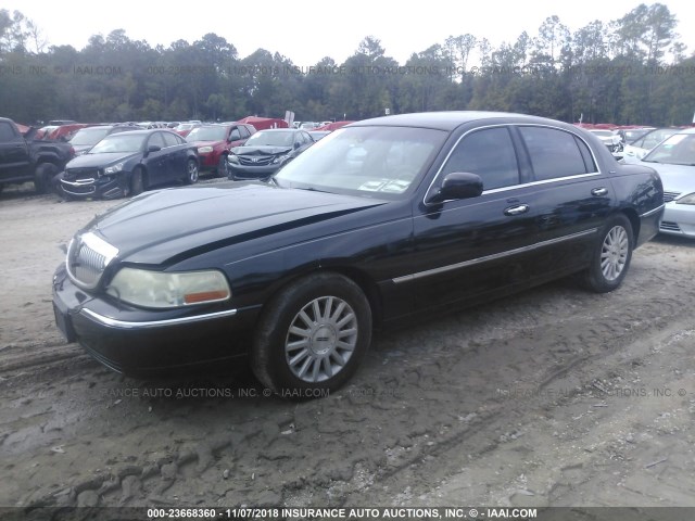 1LNHM81WX4Y625730 - 2004 LINCOLN TOWN CAR EXECUTIVE/SIGNATURE Siyah fotoğraf 2