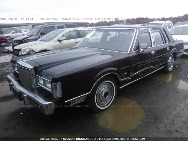 1LNBM81F6JY812366 - 1988 LINCOLN TOWN CAR MAROON photo 2