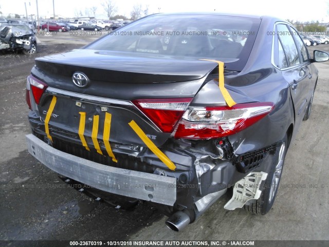 4T1BF1FK0HU382701 - 2017 TOYOTA CAMRY LE/XLE/SE/XSE GRAY photo 6