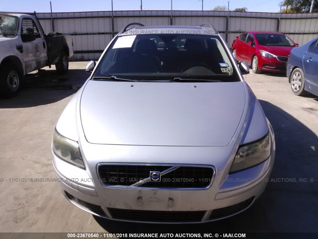 YV1MW382562197813 - 2006 VOLVO V50 2.4I SILVER photo 6