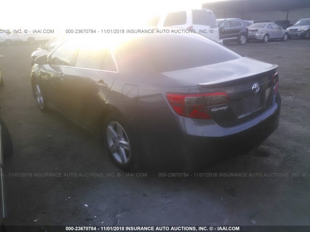 4T1BF1FK8DU295820 - 2013 TOYOTA CAMRY L/SE/LE/XLE Boz foto 3