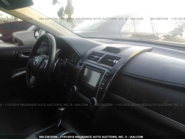 4T1BF1FK8DU295820 - 2013 TOYOTA CAMRY L/SE/LE/XLE Boz foto 5