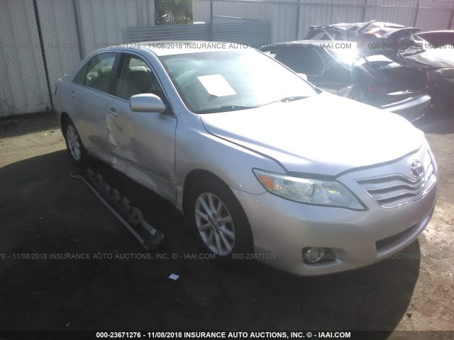 4T4BF3EKXAR026152 - 2010 TOYOTA CAMRY SE/LE/XLE SILVER photo 1